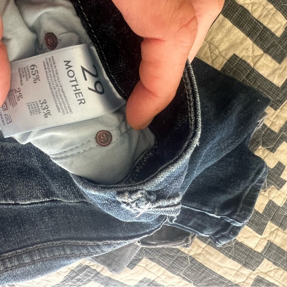 Two pairs of Mother Looker jeans. Size 29 Grey pair is Grim Shadows/Blue Deja Vu - Picture 5 of 6